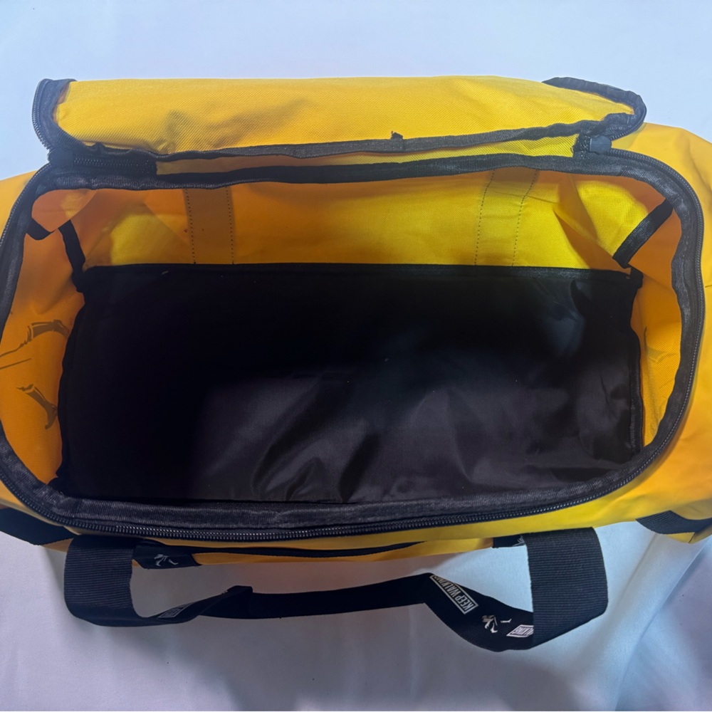 Johnny Walker Yellow Duffel Bag - Keep Walking (Promo) - Picture 6 of 8